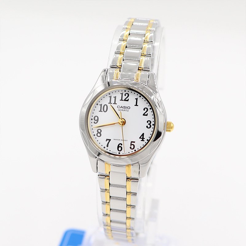 Reloj Casio Mujer Clásico | Pulso Bicolor | Fondo Blanco