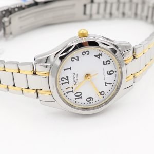 Reloj Casio Mujer Clásico | Pulso Bicolor | Fondo Blanco