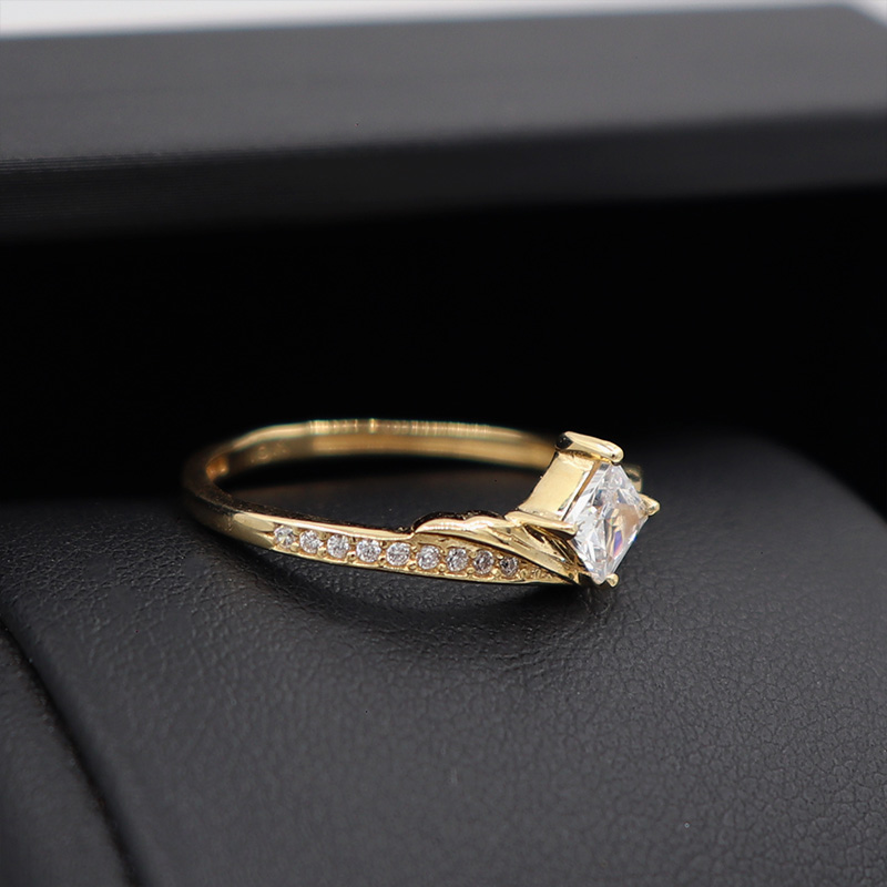 Anillo Con Circon Rombo | Oro 18k
