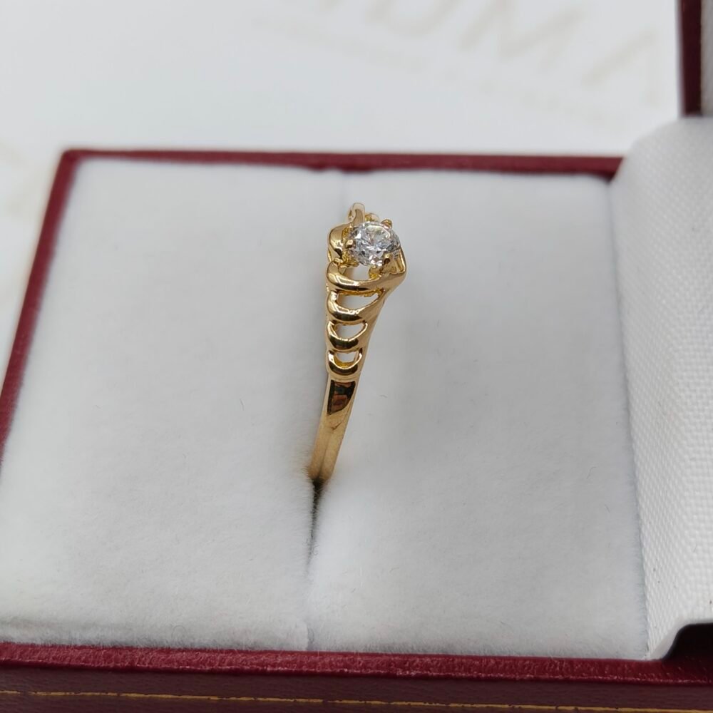 Anillo Corazón Circón Blanco | Oro 18k Nacional | Talla 7 – 1.8 g
