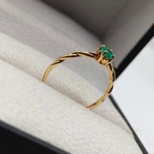Anillo Hada | Oro 18k | Esmeralda Natural 3.65 mm