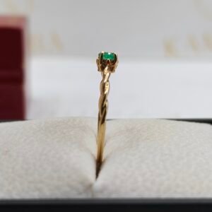 Anillo Hada | Oro 18k | Esmeralda Natural 3.65 mm