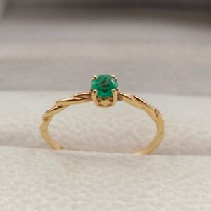 Anillo Hada | Oro 18k | Esmeralda Natural 3.65 mm