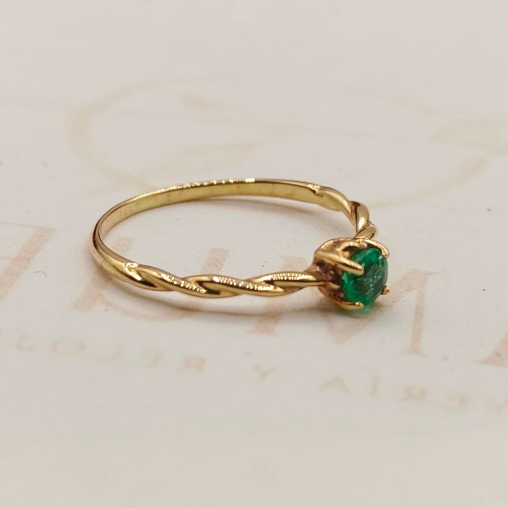 Anillo Hada | Oro 18k | Esmeralda Natural 3.65 mm